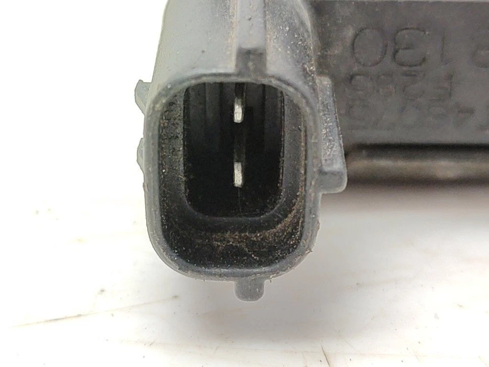 Mazda 626 1.8i 74kW 1999 Petrol Engine Vacuum solenoid valve K5T48075  - Image 3 of 4