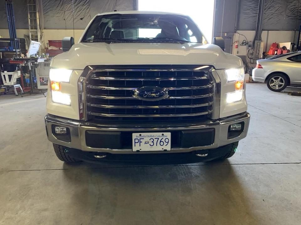 Extremely Bright 4300K Warm White Color D1S HID XENON Headlights - Pack of 2 - Image 4 of 4