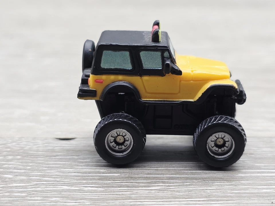 Micro Machines Exploration Earth Jeep 1997 Galoob #75290 - Image 4 of 4