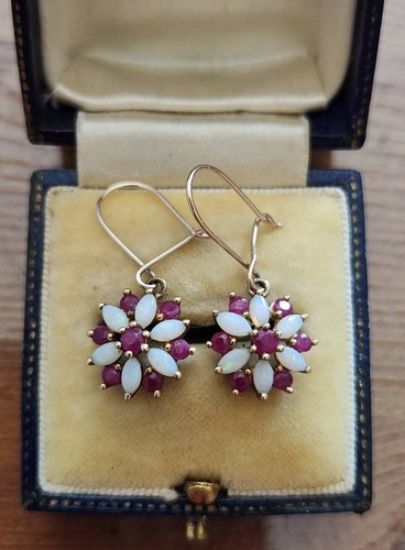 Vintage Ruby and Opal 9ct gold ring, flower, foliate design engagement, birthday - Picture 6 of 6