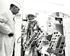 GORDON COOPER CHECKS INSTRUMENT PANEL MERCURY ASTRONAUT 8X10 NASA PHOTO (AA-634)