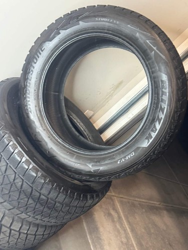 Bridgestone Blizzack DM-V2 255/55R18 109T- set of 4