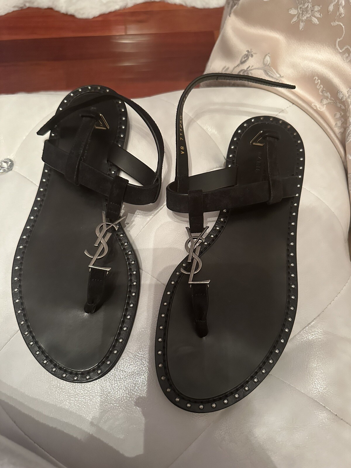 Sandalo Saint Laurent Cassandra in pelle scamosciata 8 5