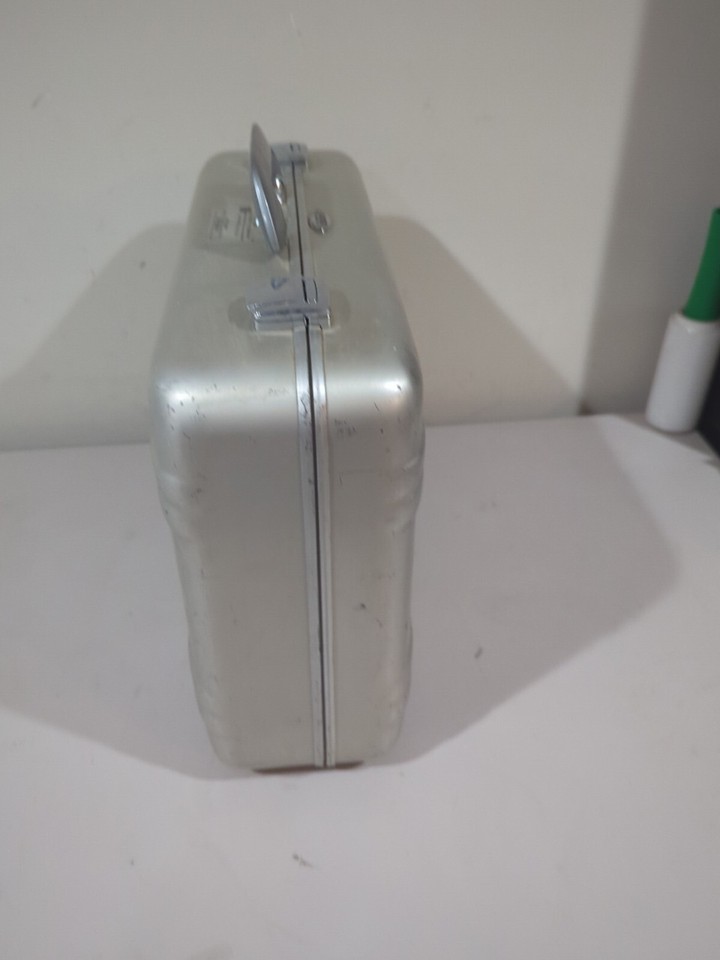Zero Centurion Elite Halliburton Aluminum Briefcase Silver Case (No Key