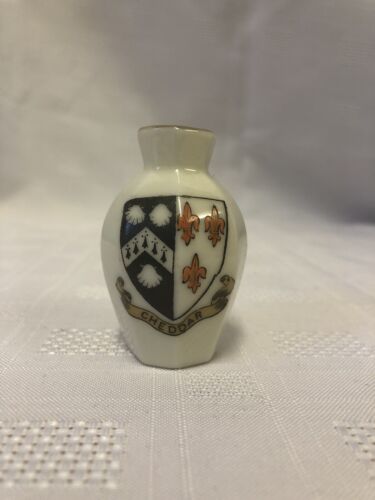 Carlton Ornament Cheddar Crest Vase Small White Crafton China English No 5065 - Picture 1 of 6