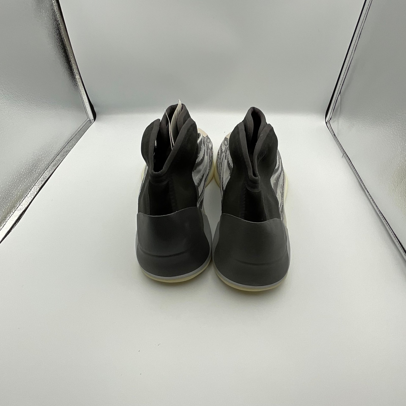 Adidas Yeezy QNTM Quantum Lifestyle Model Q46473 thumbnail 5