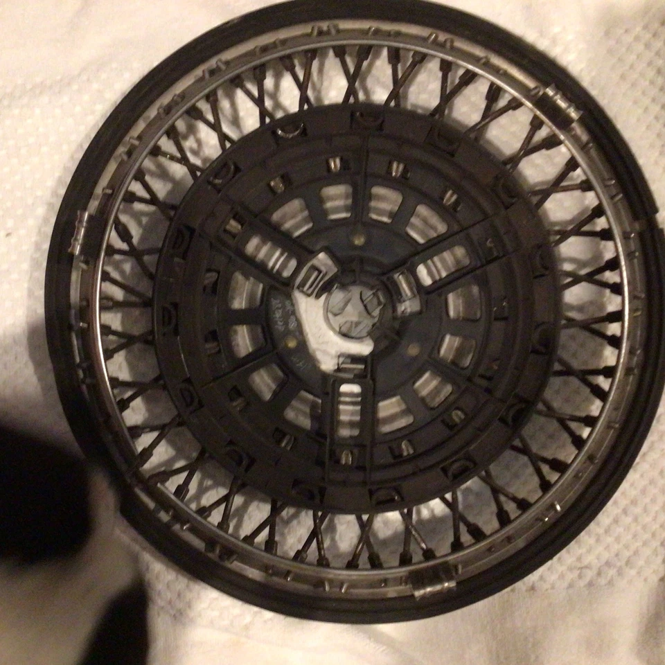 Oldsmobile 1985-89 14” tapacubos de radios de cable Delta 88  Foto 2 de 4