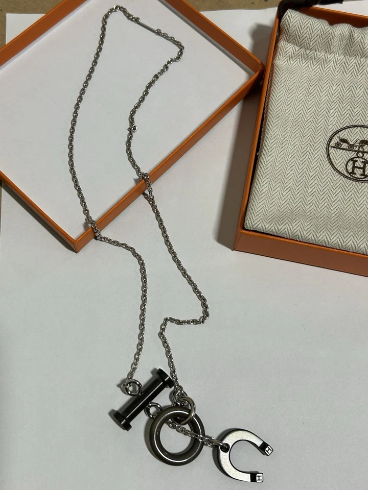 Collar Hermes Paris Mobile Equestre Cuerno de Búfalo París Italia Caballo Foto 2 de 4