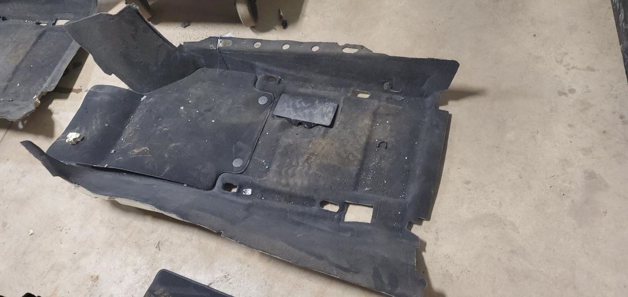 AUDI R8   2012 Carpet Front 1226775