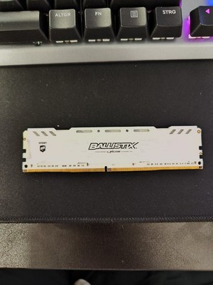Crucial Ballistix Sport LT 4GB DDR4 2666 MHz CL16 RAM Weiß BLS4G4D26BFSC
