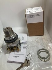 ALLEN BRADLEY 800T-J69KT7B SEL SWITCH CYL 3 POS SPR RET FROM RIGHT 2NO/2NC NIB