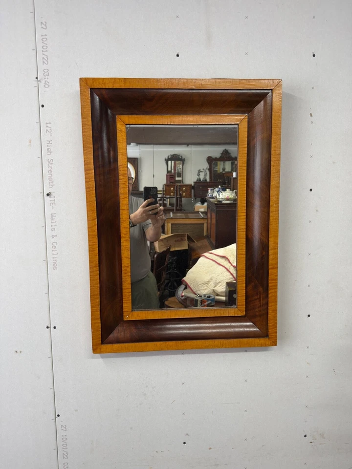 Espejo antiguo estilo Nueva Inglaterra tigre arce y caoba ogee hall 1830 limpio Foto 4 de 4