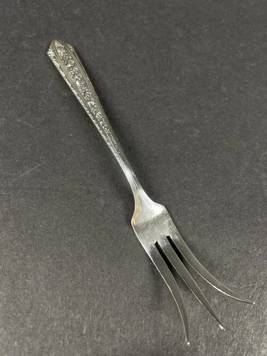 Wallace Normandie 1933 Floral Pattern Sterling Lemon Fork 18.6 Grams