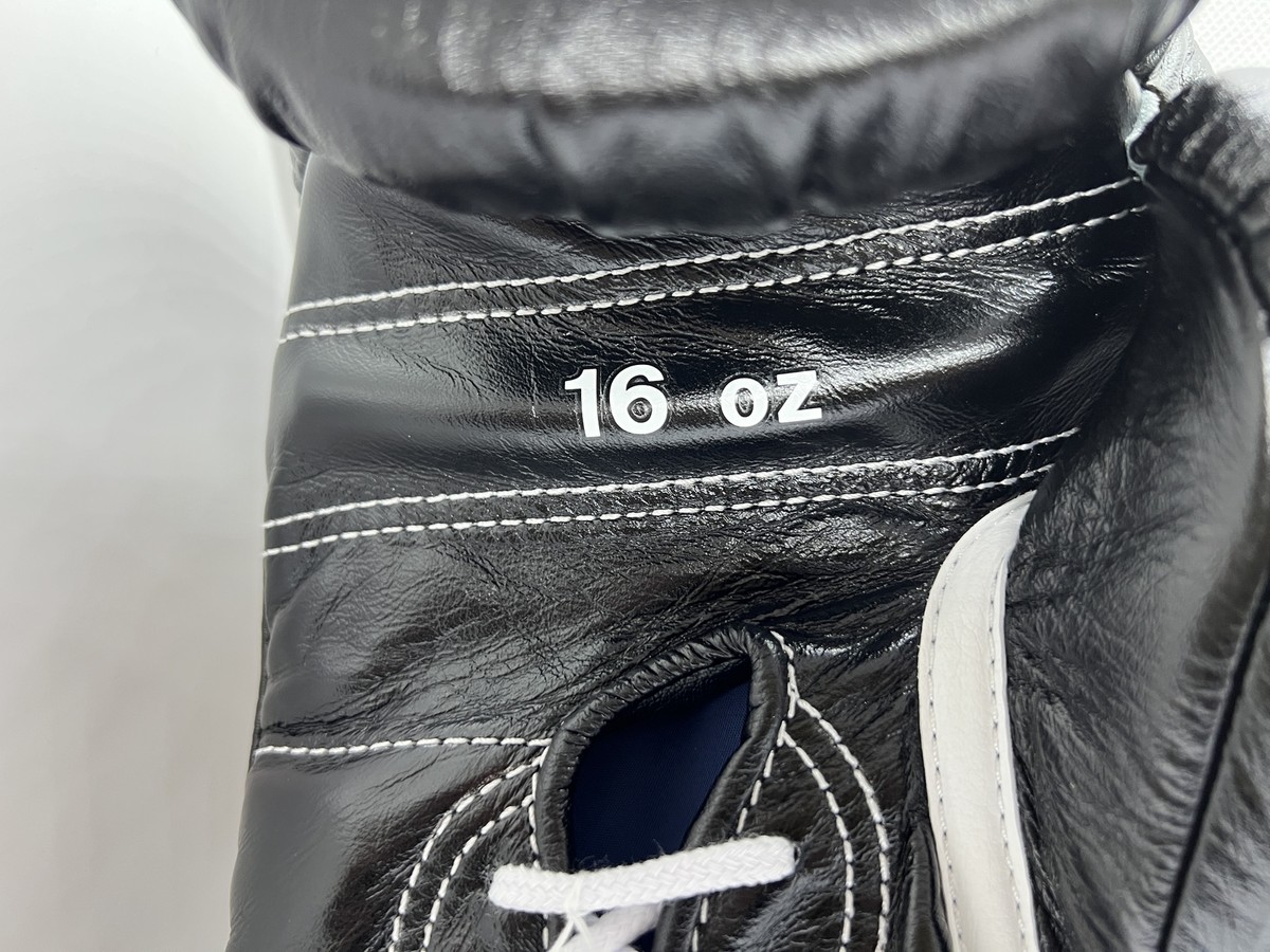 Winning Boxing Gloves Professional Type 16 oz Black Lace-up From