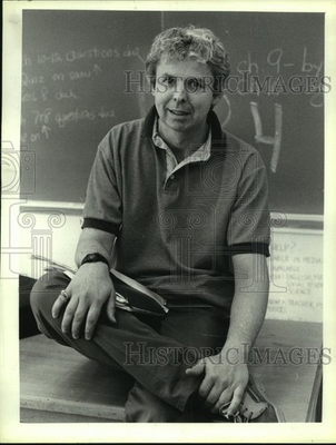#ad 1991 Press Photo Author Dan Hayes Troy High School New York tua01619 $24.99