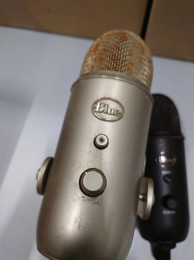 Los Von 2 Blauen Yeti USB Mikrofonen - Für Teile, Nicht Funktionierend - Bild 2 von 4