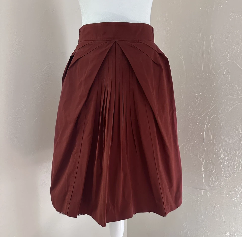 Falda Louis Vuitton Borgoña con Capa de Volantes de Encaje y Detalles Plisados 38 FR 6 EE. UU. Foto 3 de 4