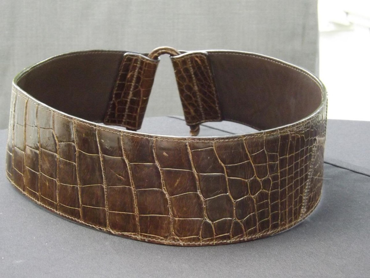Oscar De La Renta Snakeskin Leather Belt Size Small 2 1/2  display picture 3