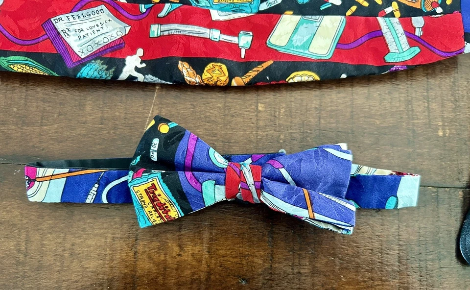 Nicole Miller Vintage Silk Cummerbund & Bowtie Set Rare Doctor Physician Medical - Image 3 of 4