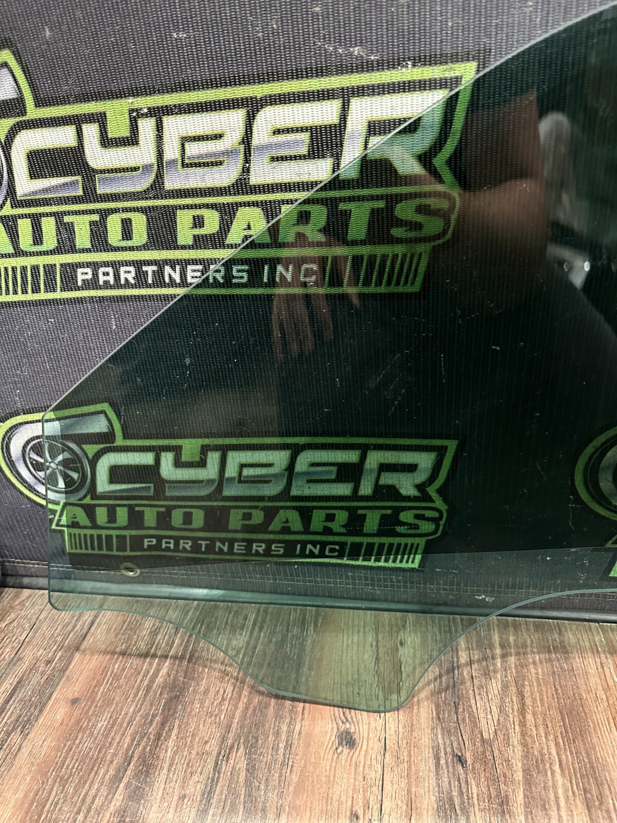 Audi R8 2017-2018 front/right Door glass P/N 4S7845202