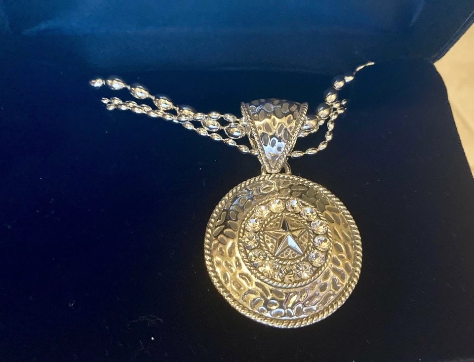 Montana Silversmiths Star Medallion NC-Round Concho Necklace - Sterling Silver - Image 3 of 4