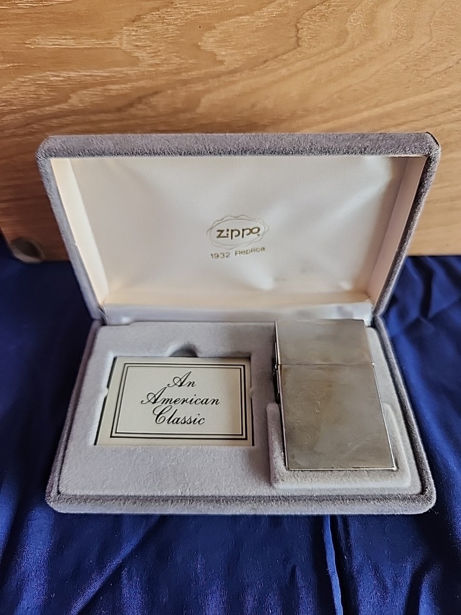 ZIPPO 1932 REPLICA AN AMERICAN CLASSIC BRUSHED CHROME LIGHTER IN 