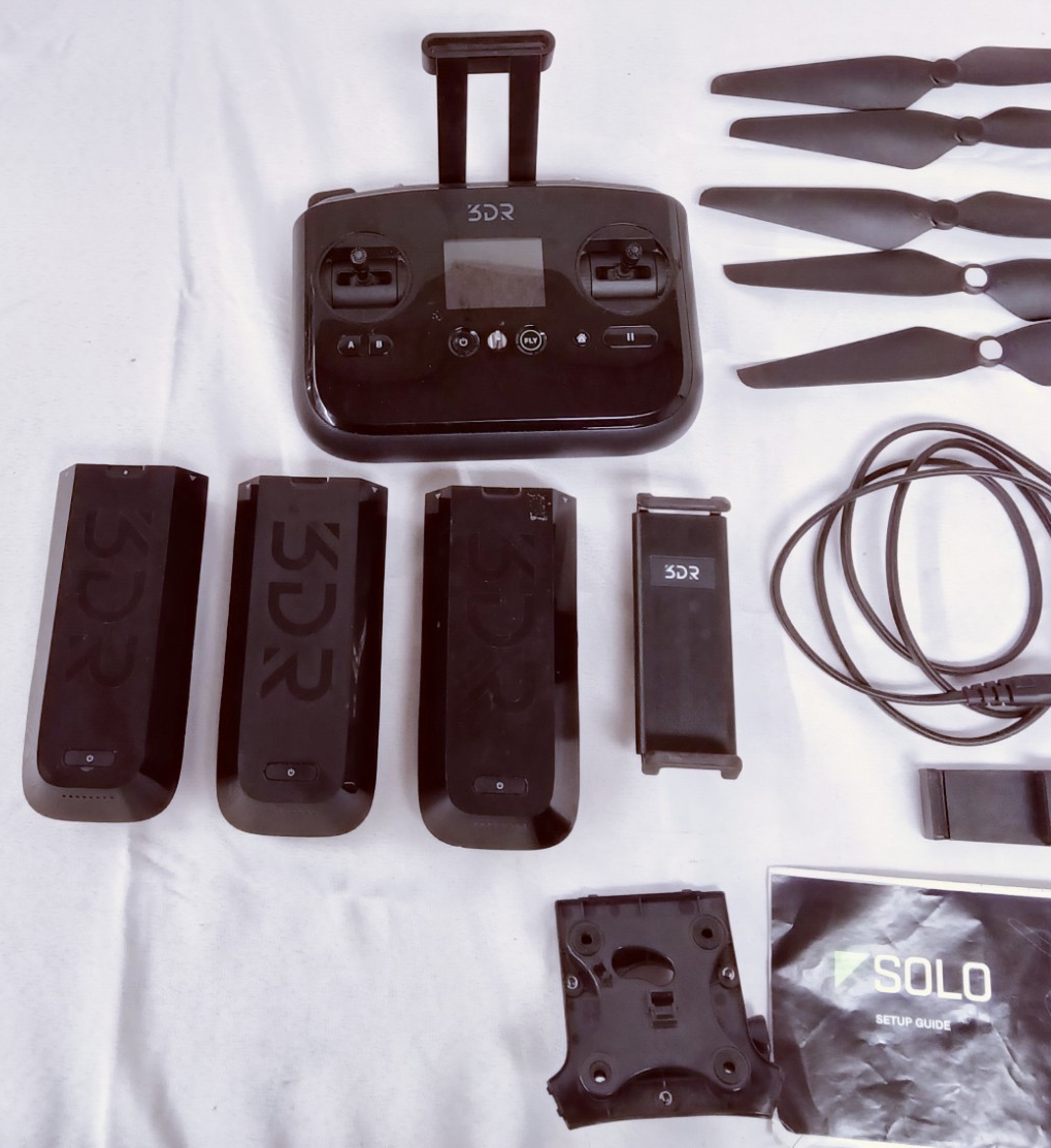 3DR Solo Smart Drone w / accessories and backpack / USA SHIPPING