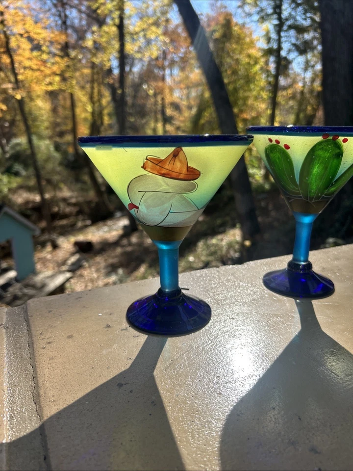 Juego de 5 vasos mexicanos soplados a mano con borde azul Marguretia Foto 2 de 4