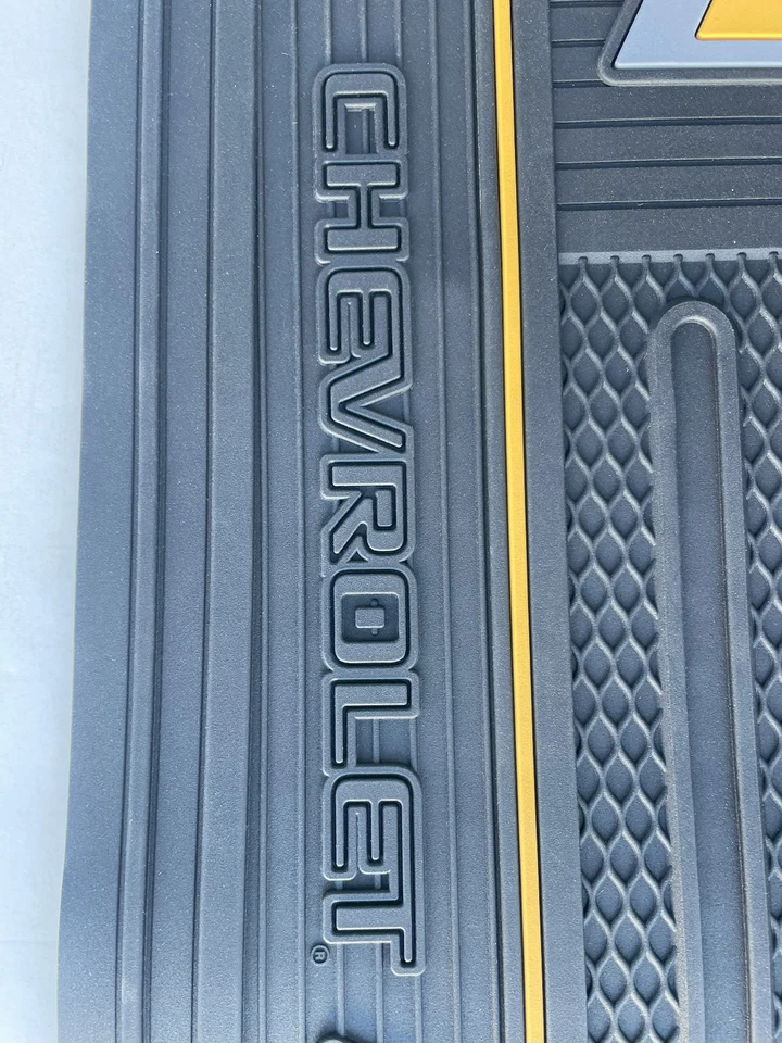 Alfombrillas de goma delanteras Chevy Bowtie Silverado Blazer Tahoe S10 2 piezas con licencia Foto 4 de 4