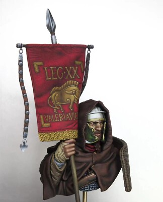 Römische Standartenträgerbüste im Maßstab 1:10 - Legio XX Valeria Victrix mit Banner