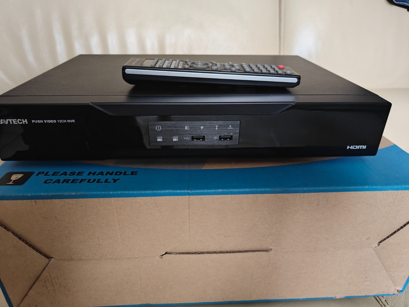 NVR 12 canaux HD 1080p autonome idéal pour surveiller un commerce ou une maison de campagne