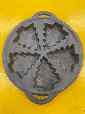 Vintage Cast Iron Christmas Tree Muffin Cake Baking Pan 10''