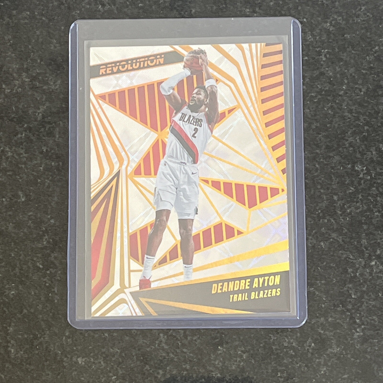 Estuche Galáctico Deandre Ayton SSP Hit Panini Revolution Baloncesto 2023-24
