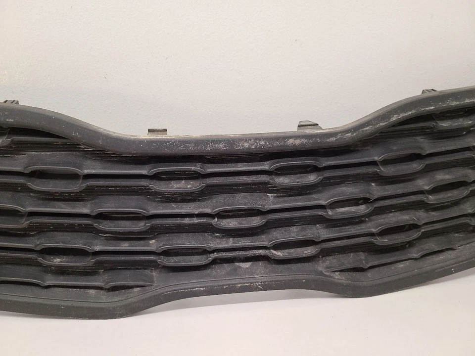 2012-2015 KIA RIO Grille Upper Sedan Without Chrome Surround - Imagem 3 de 4
