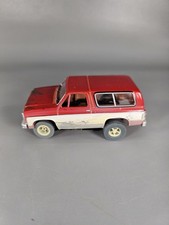 Auto World X-Traction 1977 Chevrolet Blazer Red / White HO Scale Slot Car Nice 