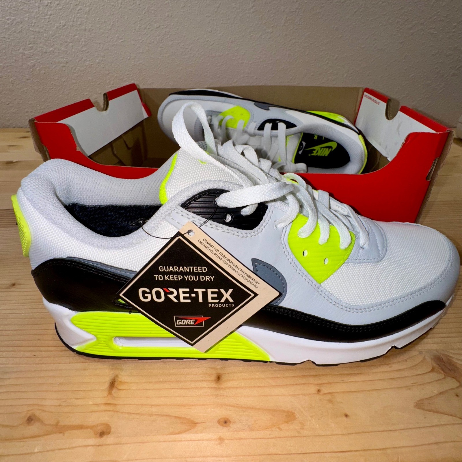 Nike Air Max 90 GTX Gore-Tex Volt Grey Men's Size 10 FD5810-102 NWT
