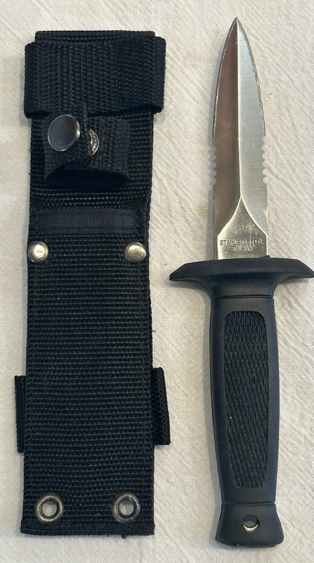 Boot Knife.  Fixed Blade, 7 1/4" long, stainless steel blade, sheath.  Excellent