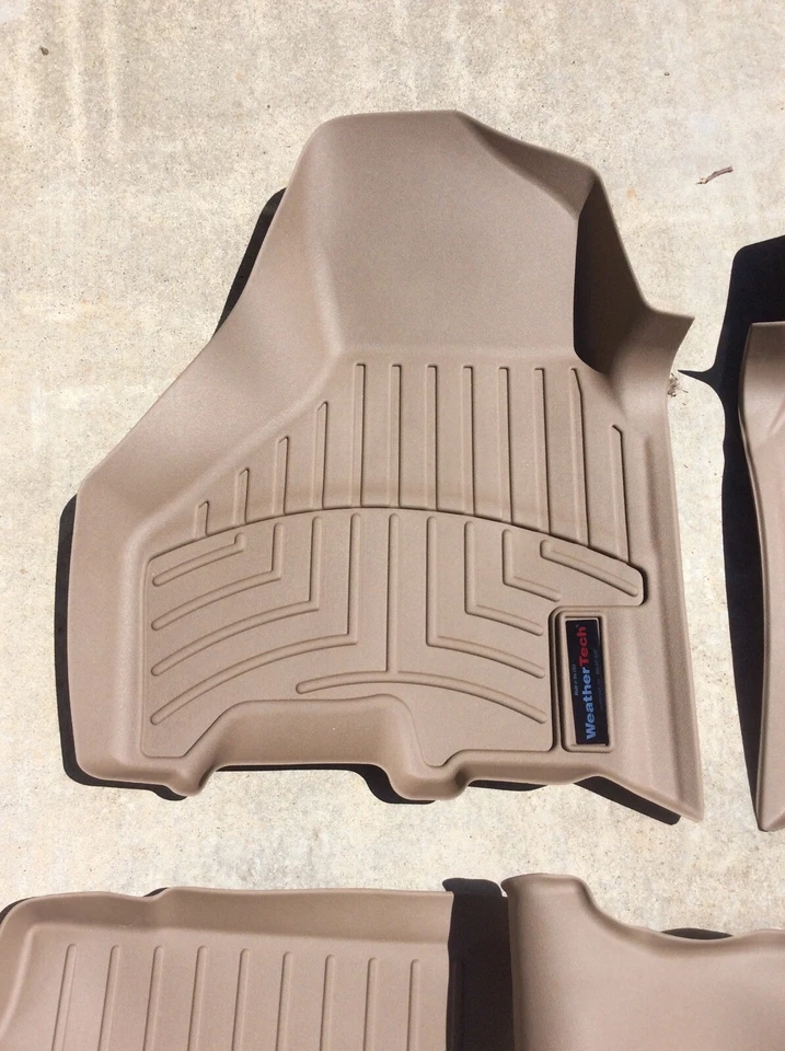 Forro de piso WeatherTech para Dodge Ram 2500/3500 Mega - 10-12 - 1ª/2ª fila bronceado Foto 2 de 4