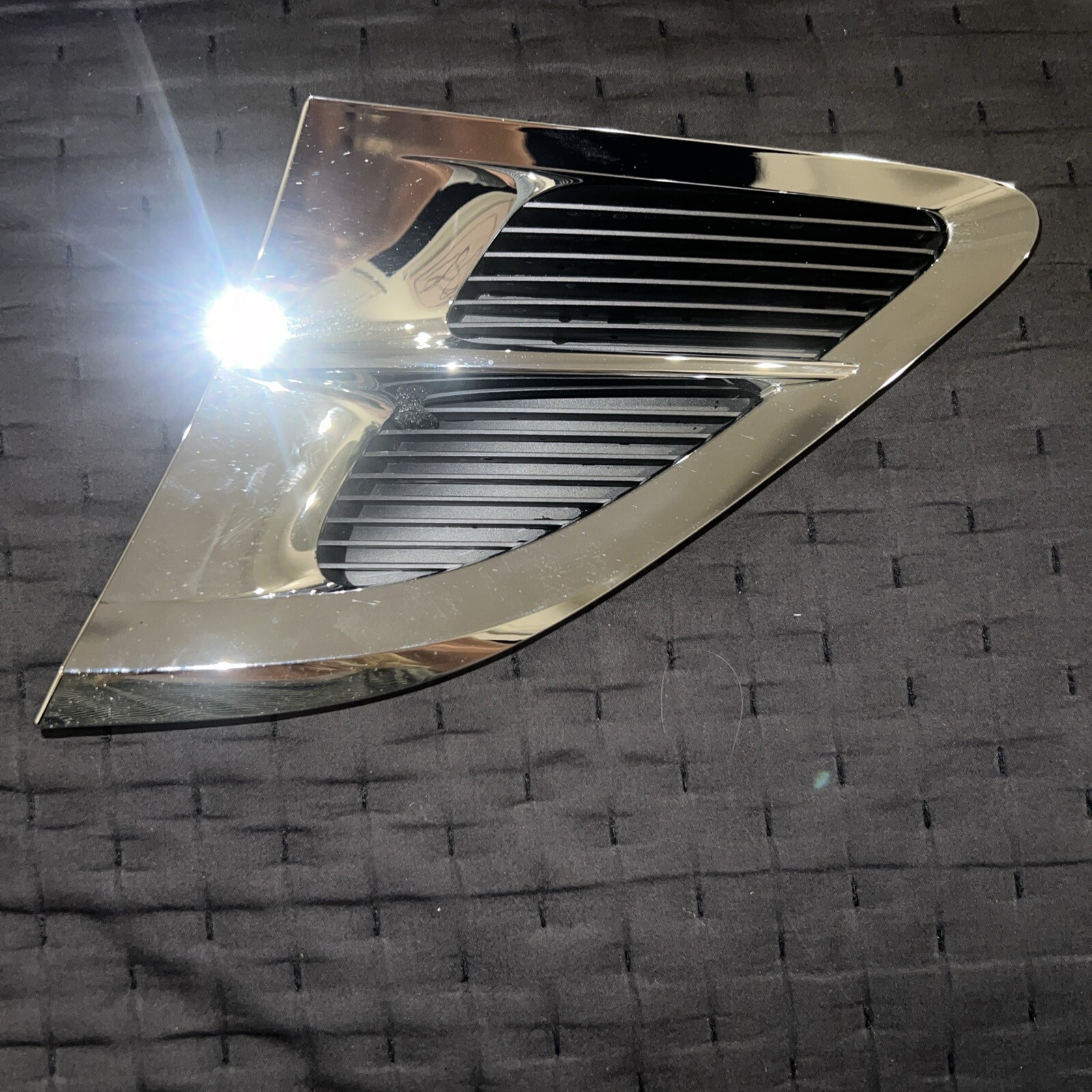 BENTLEY CONTINENTAL GT 2021-2024 Right Vent Grille Fender 3SD821274B