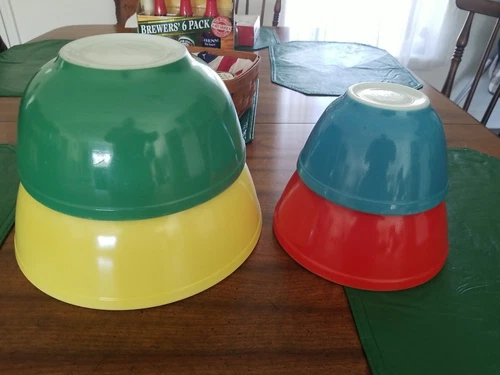VINTAGE PYREX PRIMARY COLORS 4 NESTING BOWL SET!