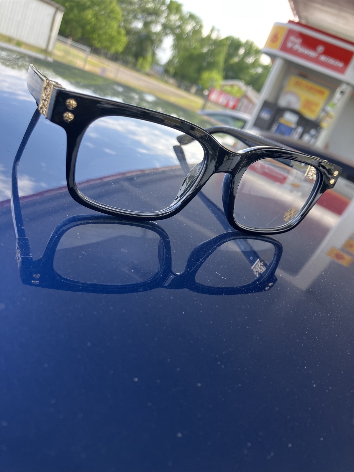 Trendy men's sunglasses for a stylish look-image