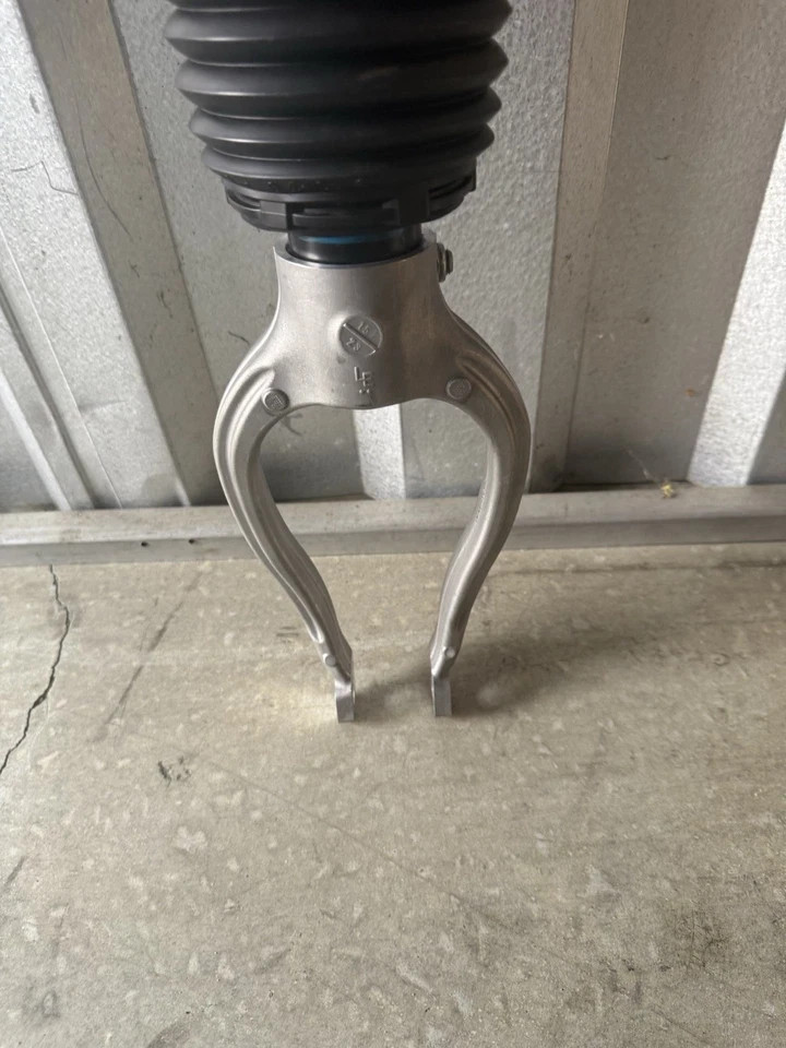 2023 Maserati Granturismo Front Left LH Shock Absorber 06703090150 OEM 120