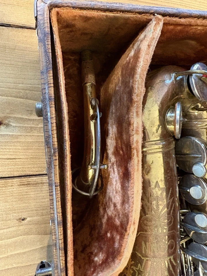 Saxofón alto Conn 14M Shooting Star 1956 de colección con estuche Elkhart en EE. UU. Foto 3 de 4