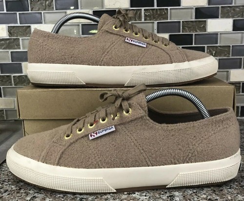 tan superga