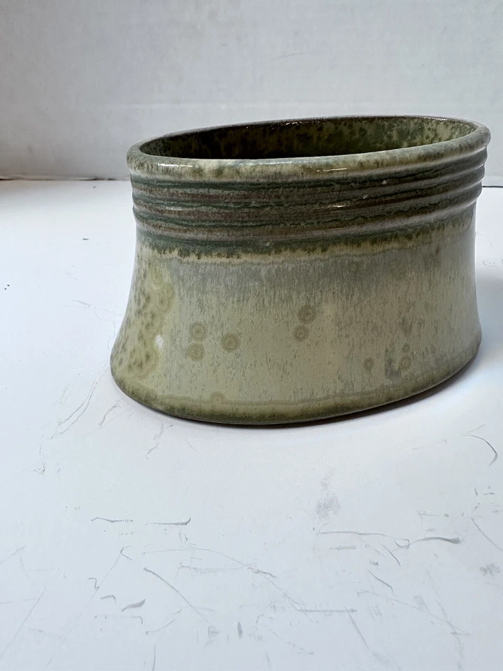 "Florero Pier One Imports esmalte por goteo forma ovalada cerámica verde crema 6"" por 3""" Foto 3 de 4