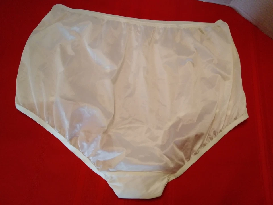 Bragas Vanity Fair TALLA 4XL 100 % nailon amarillo pálido sedoso bragas Sissy Grannie Foto 3 de 4