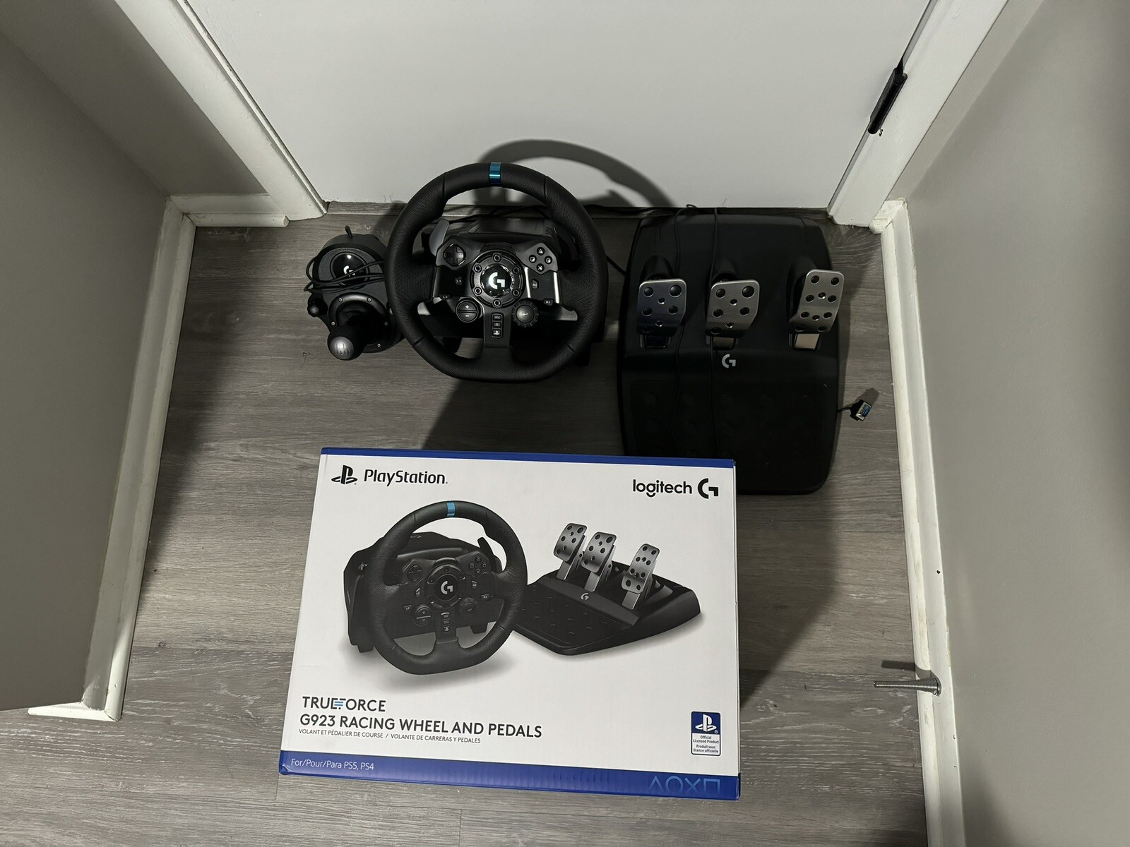 Playstation 4/5 PC Logitech G923 Trueforce Sim Racing Wheel Pedals