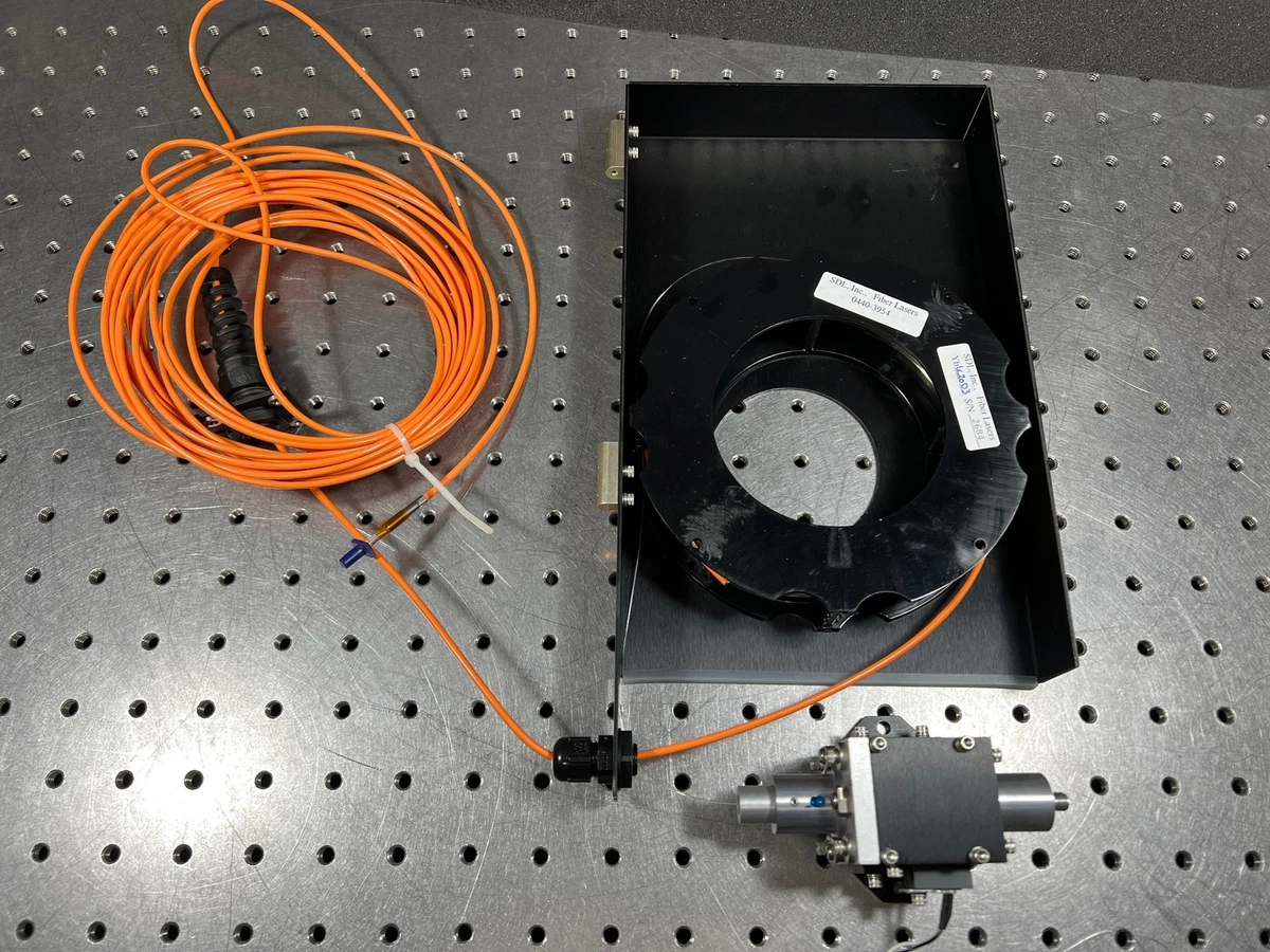 Fiber optic cable that online produces a laser light