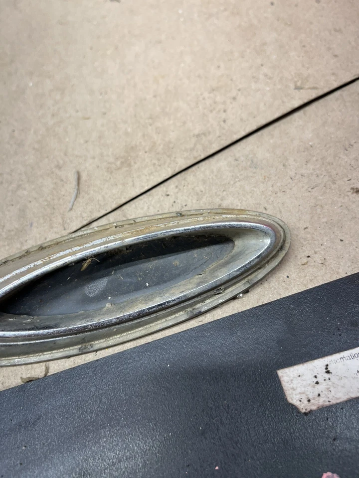 1961 61 Buick Porthole 1199963 LeSabre Invicta Special Fender Trim Molding Emble - Изображение 4 из 4