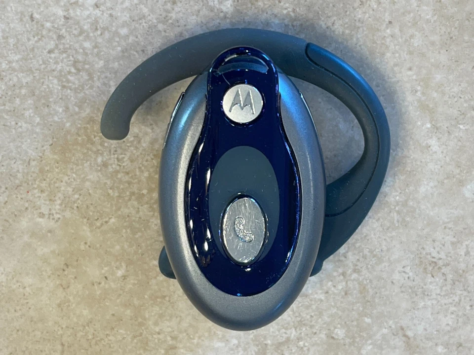 Motorola HS850 Gray Bluetooth Volume Control & Call System Ear-Hook Headset - Image 3 of 4